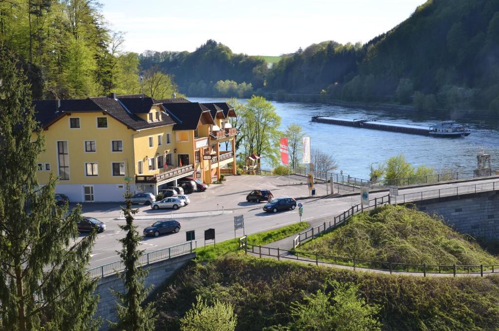 Hotel Gasthof zur Donaubrücke Ardagger Markt Exterior foto