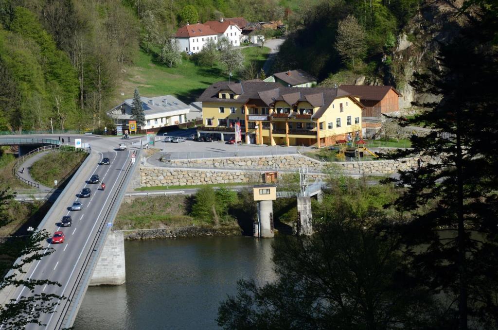 Hotel Gasthof zur Donaubrücke Ardagger Markt Exterior foto